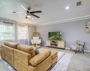 541 Circle Drive - Photo Thumbnail 20
