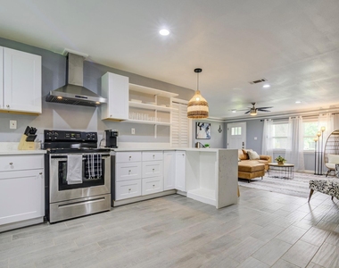 541 Circle Drive - Photo Thumbnail 7