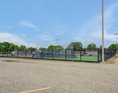 541 Circle Drive - Photo Thumbnail 35