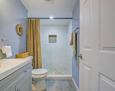 541 Circle Drive - Photo Thumbnail 17