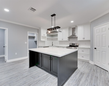 10622 Rustling Oaks Drive - Photo Thumbnail 5