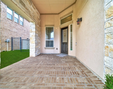 27 Waterfall Way - Photo Thumbnail 2