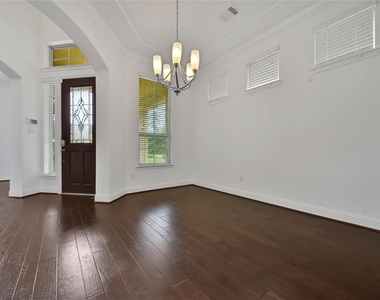 27 Waterfall Way - Photo Thumbnail 5