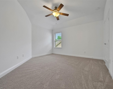 27 Waterfall Way - Photo Thumbnail 20