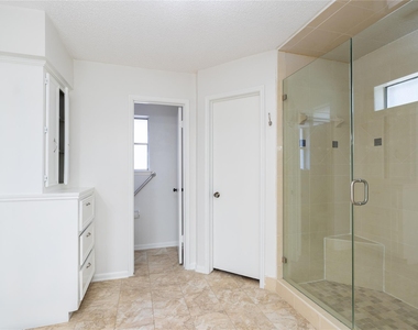 12910 Shady Knoll Lane - Photo Thumbnail 6