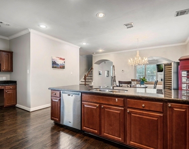 2204 Colorado Street - Photo Thumbnail 4
