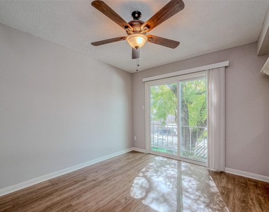 432 N Post Oak Lane - Photo Thumbnail 9