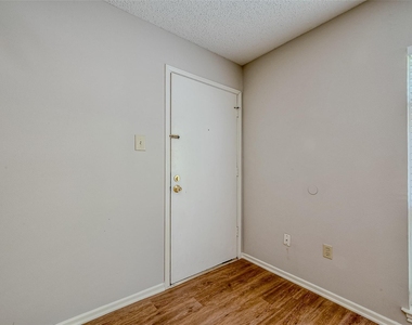 432 N Post Oak Lane - Photo Thumbnail 4