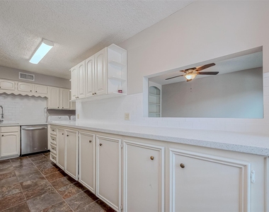 432 N Post Oak Lane - Photo Thumbnail 16