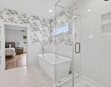 927 W 25th Street - Photo Thumbnail 34