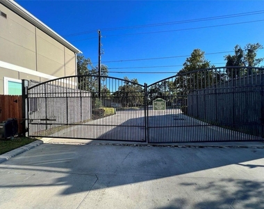 6712 Parker Oaks Lane - Photo Thumbnail 37
