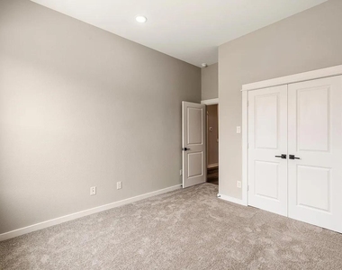 6712 Parker Oaks Lane - Photo Thumbnail 8