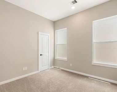 6712 Parker Oaks Lane - Photo Thumbnail 1