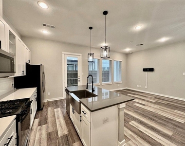 6712 Parker Oaks Lane - Photo Thumbnail 36