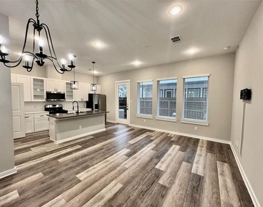 6712 Parker Oaks Lane - Photo Thumbnail 12