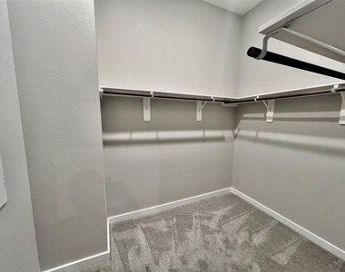 6712 Parker Oaks Lane - Photo Thumbnail 3