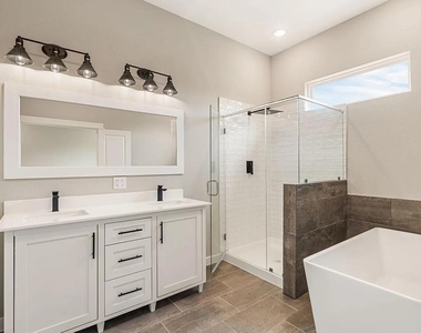 6712 Parker Oaks Lane - Photo Thumbnail 4