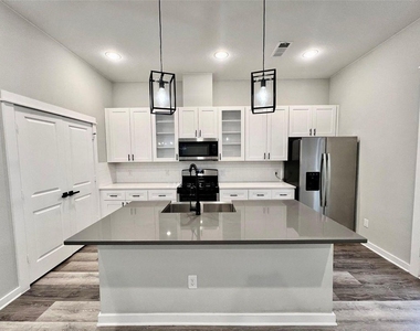 6712 Parker Oaks Lane - Photo Thumbnail 6