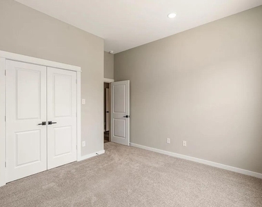 6712 Parker Oaks Lane - Photo Thumbnail 26