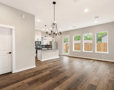 6712 Parker Oaks Lane - Photo Thumbnail 14