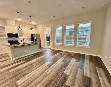 6712 Parker Oaks Lane - Photo Thumbnail 11