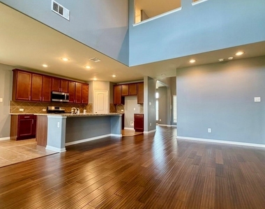 17518 Cypress Hilltop Way - Photo Thumbnail 5