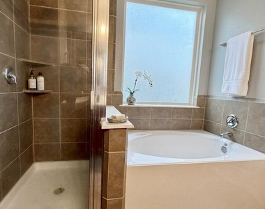 17518 Cypress Hilltop Way - Photo Thumbnail 11