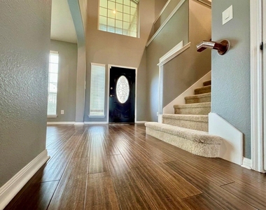 17518 Cypress Hilltop Way - Photo Thumbnail 4