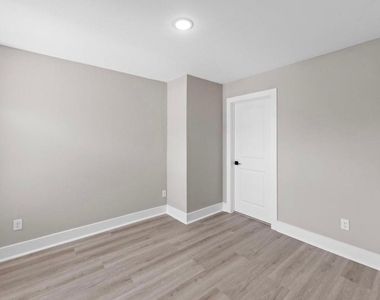 2615 Liguria Ln - Photo Thumbnail 20