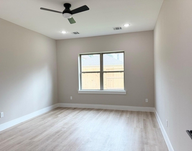 2615 Liguria Ln - Photo Thumbnail 11
