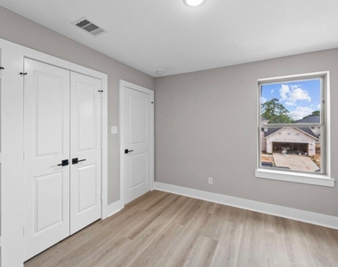 2615 Liguria Ln - Photo Thumbnail 21