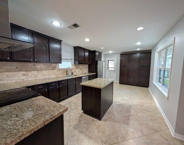 5306 Briarbend Drive - Photo Thumbnail 6