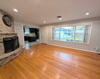 5306 Briarbend Drive - Photo Thumbnail 2