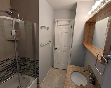 5306 Briarbend Drive - Photo Thumbnail 10