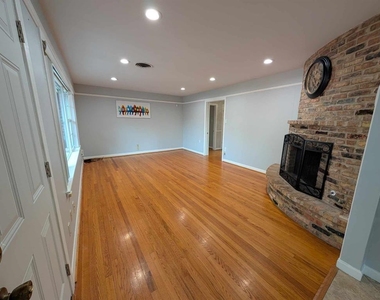 5306 Briarbend Drive - Photo Thumbnail 3