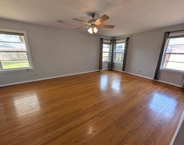 5306 Briarbend Drive - Photo Thumbnail 4