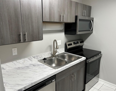 1880 White Oak Drive - Photo Thumbnail 10