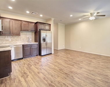 26148 Avenue E - Photo Thumbnail 4