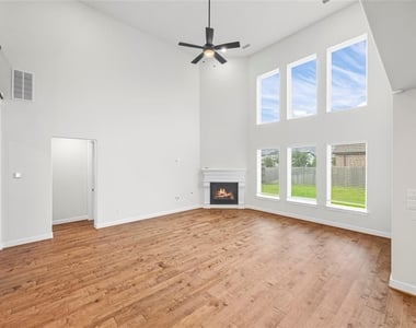 4627 Clear Creek Drive - Photo Thumbnail 8