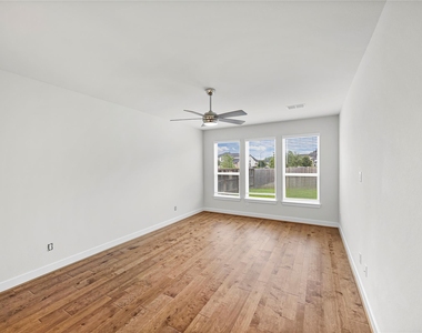 4627 Clear Creek Drive - Photo Thumbnail 9