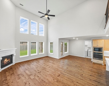 4627 Clear Creek Drive - Photo Thumbnail 4