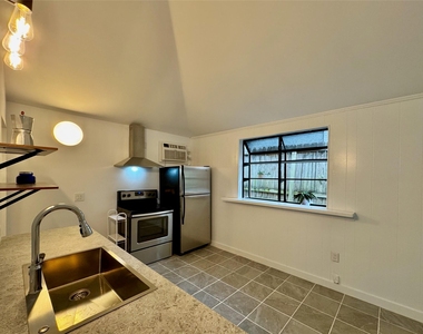 2413 Woodhead Street - Photo Thumbnail 6