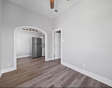805 10th Street - Photo Thumbnail 3