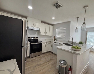3114 Bolt Street - Photo Thumbnail 4