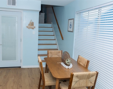 3506 Cove View Boulevard - Photo Thumbnail 5
