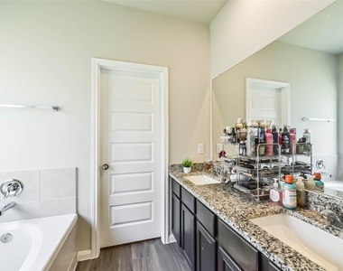 4907 Luke Mathew Drive - Photo Thumbnail 18