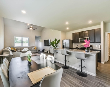4907 Luke Mathew Drive - Photo Thumbnail 12