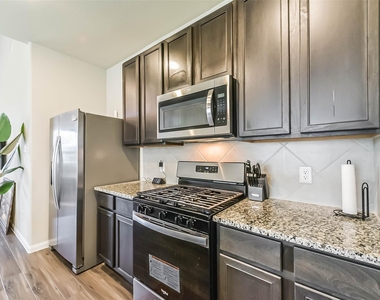 4907 Luke Mathew Drive - Photo Thumbnail 11