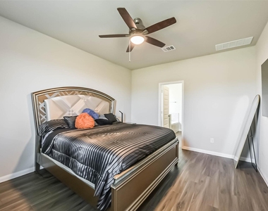 4907 Luke Mathew Drive - Photo Thumbnail 16