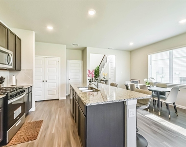 4907 Luke Mathew Drive - Photo Thumbnail 7